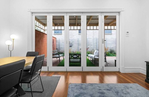 Thebarton House | Luxury Stay 5 Mins From CBD - 3Bdrm, 2Bthrm
