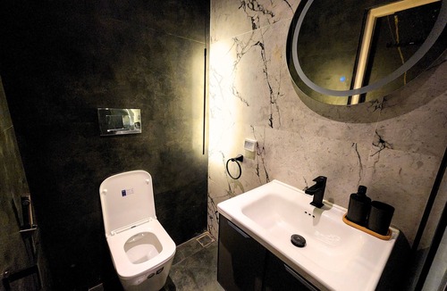 Pallavaram Apartment | Luxury Stylish Comfort near Airport, Bus and Train