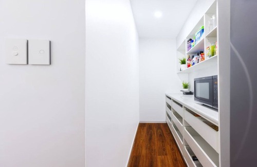Trinity Park House | Luxury Sunny Oasis: Pool, SUV Hire, Near Marina