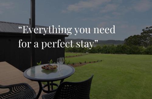 Ninderry House | Luxury Villa - Firepit - 30min to Most Attractions