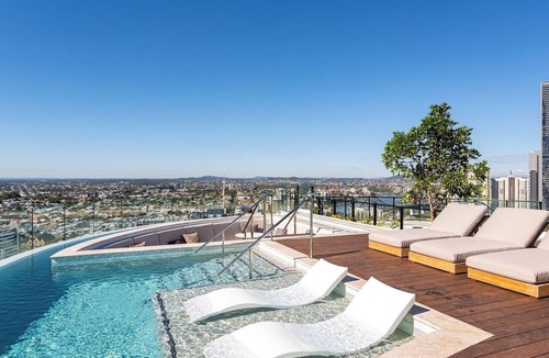 Fortitude Valley Apartment | Lvl23 Spacious 2BR Apartment with Rooftop Pool