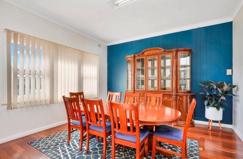 Broken Hill House | Mabel’s retreat 4 bedrooms,Wifi,Netflix,Kayo
