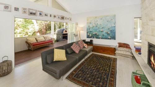Macmasters Beach House | Mackaren's Lodge - Chic