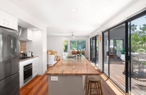 Macmasters Beach House | MacMasters: Infinity Pool & Beach