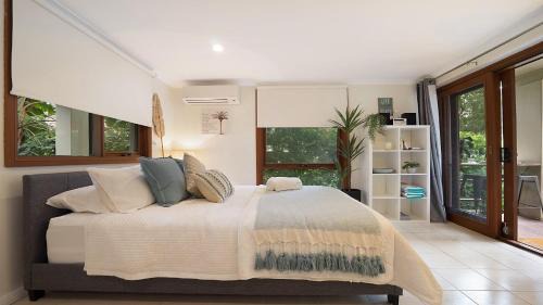 Macmasters Beach House | MacMasters Studio Retreat