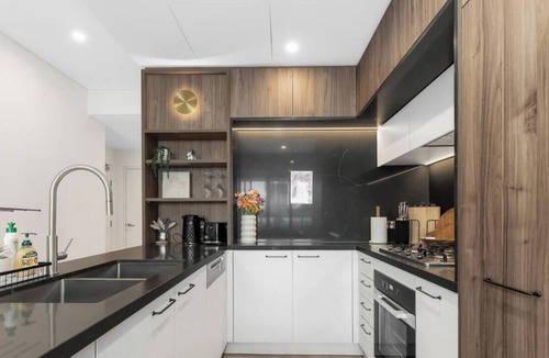 Macquarie Park Apartment | Macquarie Park 3BR Apt | Near Metro & Uni, Parking