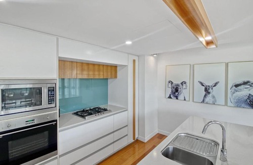 Horseshoe Bay Apartment | Maggies Beachfront Apartment 12