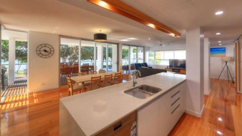 Horseshoe Bay Apartment | Maggies Beachfront Apartment 3