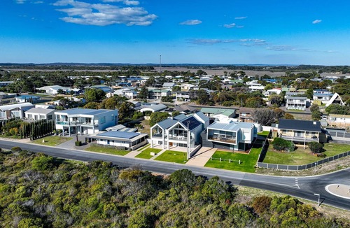 Waterhouse House | Magic Beach Robe - Luxury Beachfront Escape