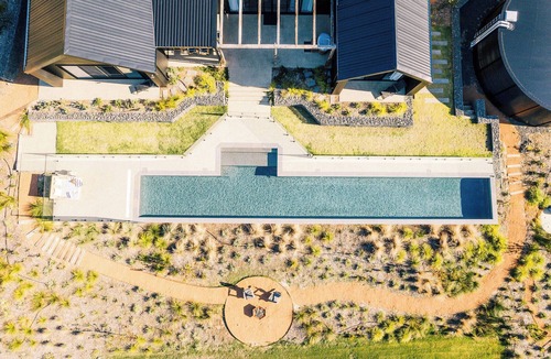 Yallingup House | MAGNIFICENT AND OPULENT 5 BEDROOM OASIS BOASTING SWEEPING VALLEY VIEWS
