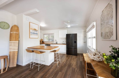 Coffs Harbour House | Magnolia House: 3 Bedroom coastal retreat