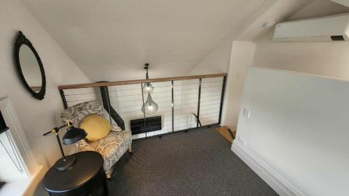 Mintaro Hotel | Magpie and Stump Hotel 'Nest Accommodation' and 1km offsite 'Loft 7' Studio
