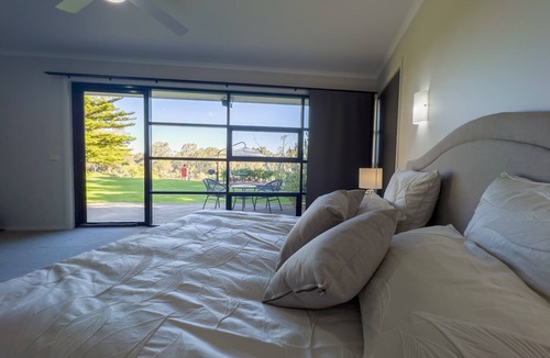 Gol Gol House | Majestic Murray River house with stunning panaromic river views