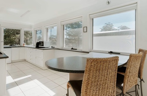 Vincentia House | Mana Magic by Book Jervis Bay - Beach Access on your Doorstep!