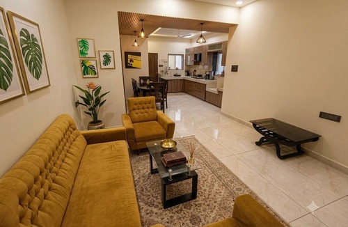 Ujjain Hotel | Mango Tree 3BHK Apartment