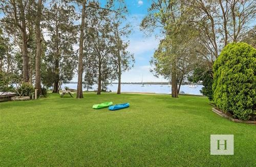 Mannering Park House | Mannering Lake House