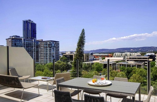 Adelaide Central Business District Hotel | Mantra Hindmarsh Square