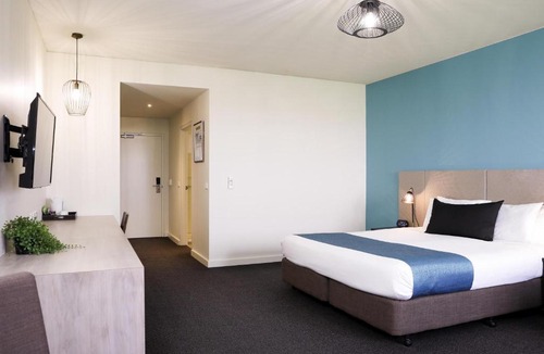 Melton South Hotel | Mantra Melbourne Melton