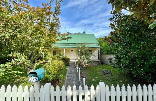 Katoomba House | Maple Grove