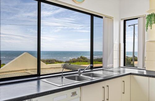 Aldinga Beach House | Mareblue Villa - Aldinga Beach - C21 SouthCoast Holidays