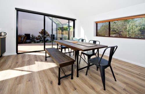 Margaret River Ski Chalet | Margaret River Bungalow-1-street - pet friendly