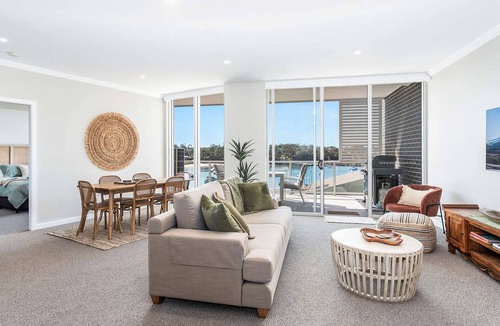 Ulladulla Apartment | Marina View - Stylish spacious apartment overlooking the beautiful Harbour