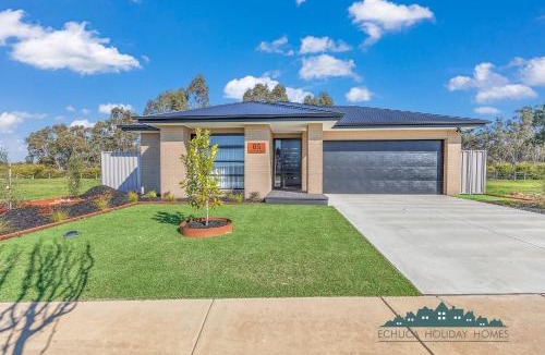 Moama House | Marina Views