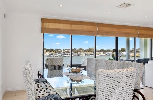 Nangkita House | Marina Views - Waterfront Family Escape with Dock