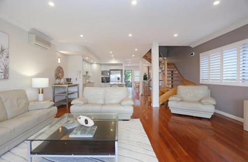 Hawks Nest House | Mariners Mark 7