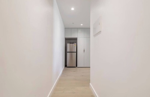 West Melbourne Apartment | Marker | Modern Vintage Pad Near Factory Outlets
