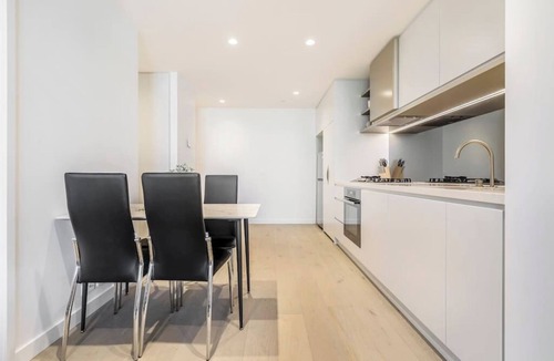 West Melbourne Apartment | Marker | Modern Vintage Pad Near Factory Outlets