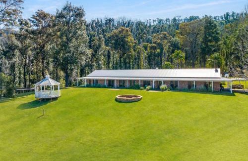 Kangaroo Valley House | MarMel - Four bedroom home with pool and fire pit
