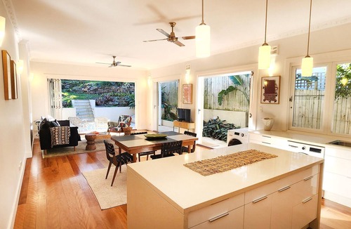 Maroubra House | Maroubra Beach House with Lush Garden Oasis