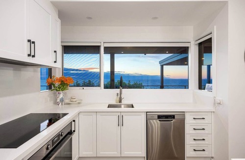 Mount Martha House | Martha's Maison | Heated Spa & Stunning Bay Views