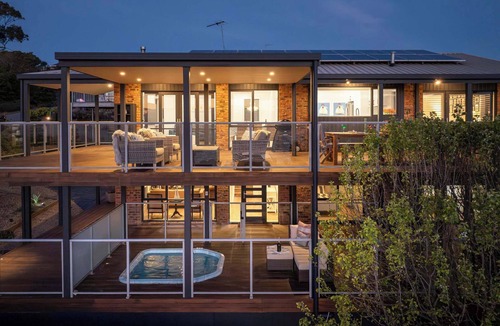 Mount Martha House | Martha's Maison | Heated Spa & Stunning Bay Views