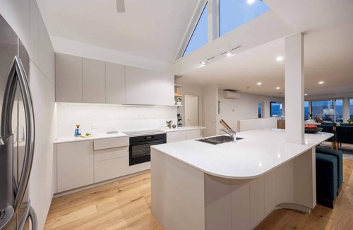 Mount Martha House | Martha's Peak Solar Heated Pool & Views