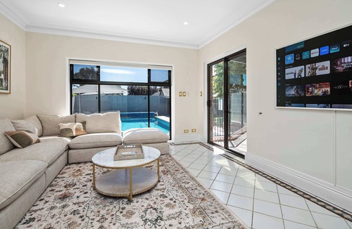 Lower Mitcham House | Marvel in Mitcham - 6 Bedroom, Pool, Luxury