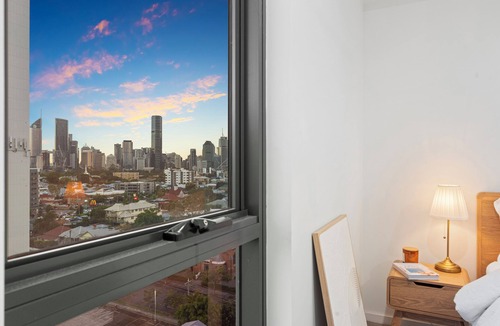 Woolloongabba Apartment | Massive Stadium View | 2BR | Free Parking|CBD