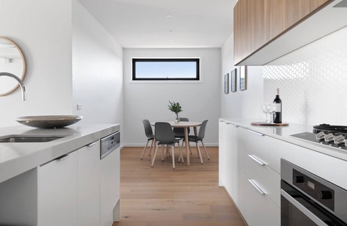 Essendon Apartment | Maximise Your Outdoor Living Experience in This Glorious 2 Bed 2 Bath Apartment