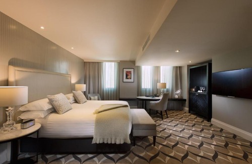 Adelaide Central Business District Hotel | Mayfair Hotel Adelaide by IHG