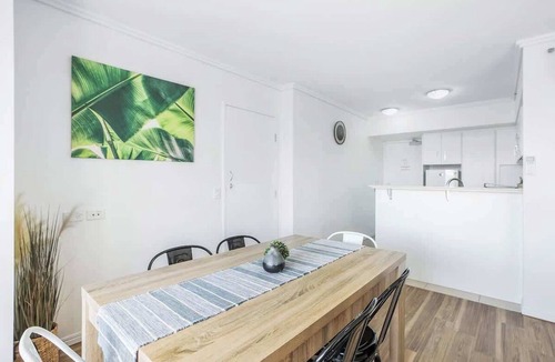 Cairns Central Business District Apartment | McLeod Corner—Resort-style Adjacent Apartments
