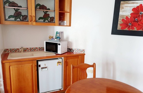 Warwick Hotel | McNevin's Warwick Motel