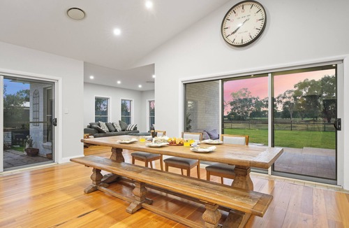 Dubbo House | Mediterranean Escape – Pool, Pizza Oven & Near Zoo