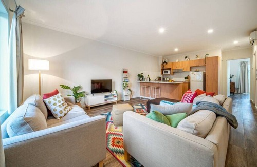 North Adelaide Apartment | Melbourne St Explorer - A Central Urban Stay