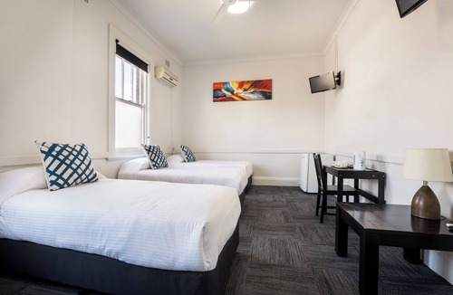 Auburn Hotel | Melton Hotel