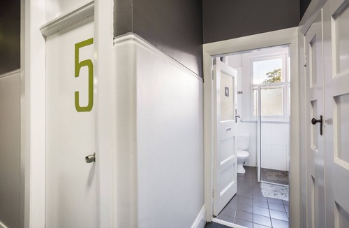 Auburn Hotel | Melton Hotel