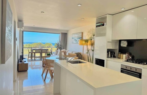 Merewether Apartment | Merewether By The Beaches Newcastle, Free Parking