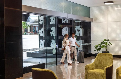 Brisbane Central Business District Hotel | Meriton Suites Adelaide Street, Brisbane