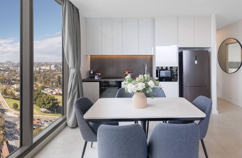 Parramatta Hotel | Meriton Suites George Street, Parramatta