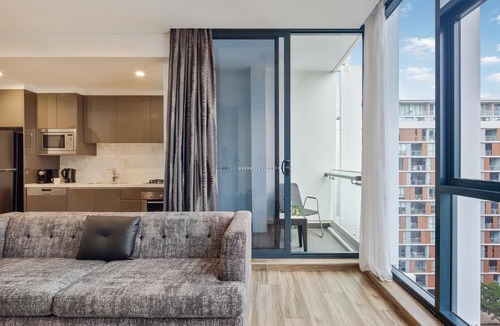 Mascot Hotel | Meriton Suites Mascot Central